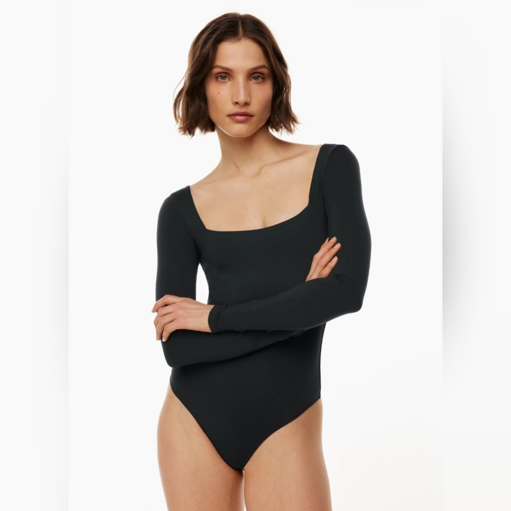 Aritzia Babaton Contour Long sleeve shirt size M BNWT - Picture 1 of 10